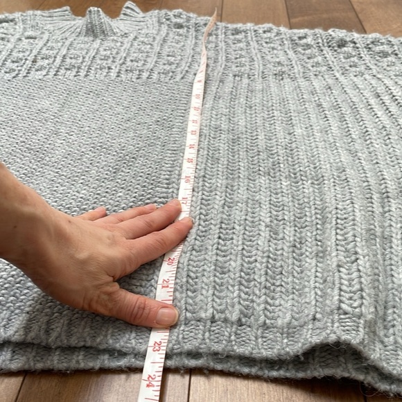 Club Monaco Janeen Gray Thick Knitted Poncho Sweater M L Alpaca Merino Wool - Picture 8 of 11